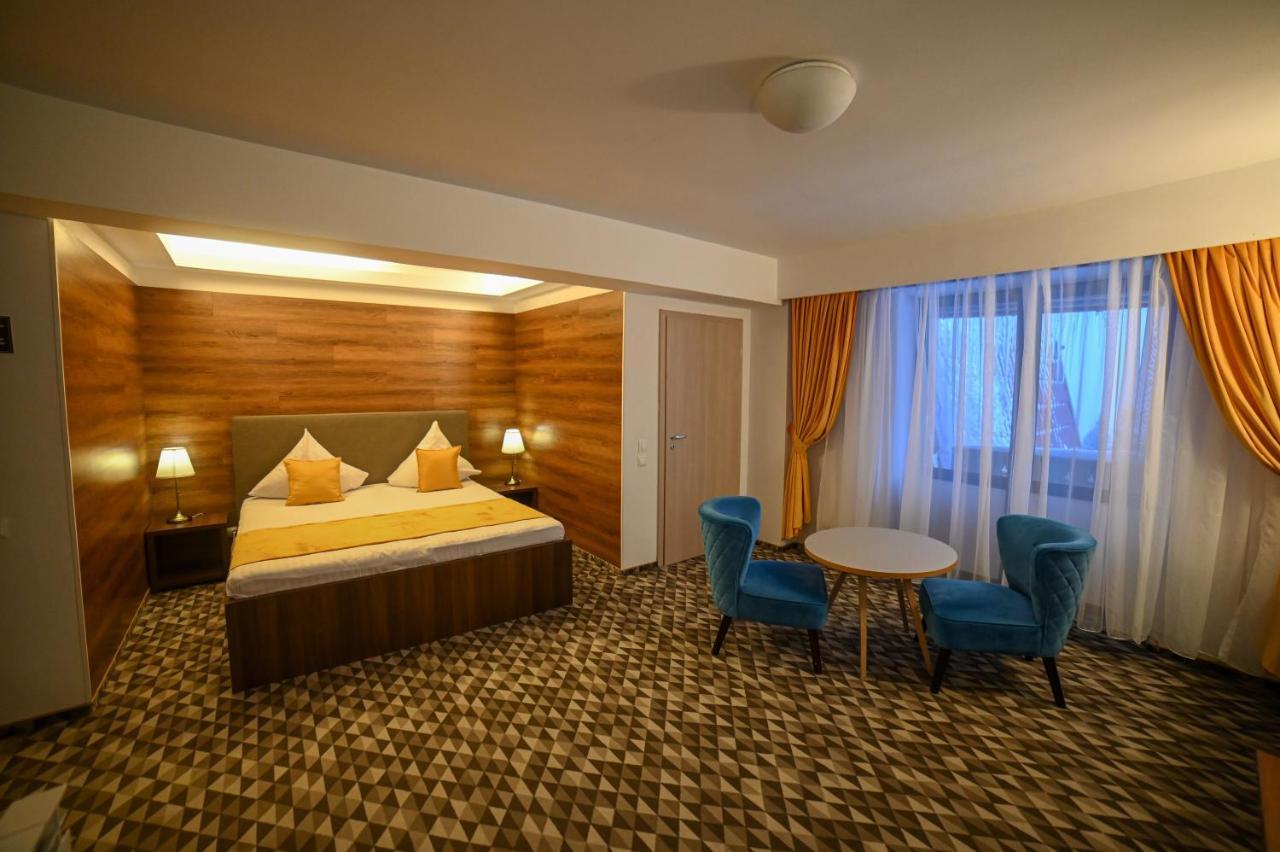 No 107 Predeal Hotel Екстериор снимка