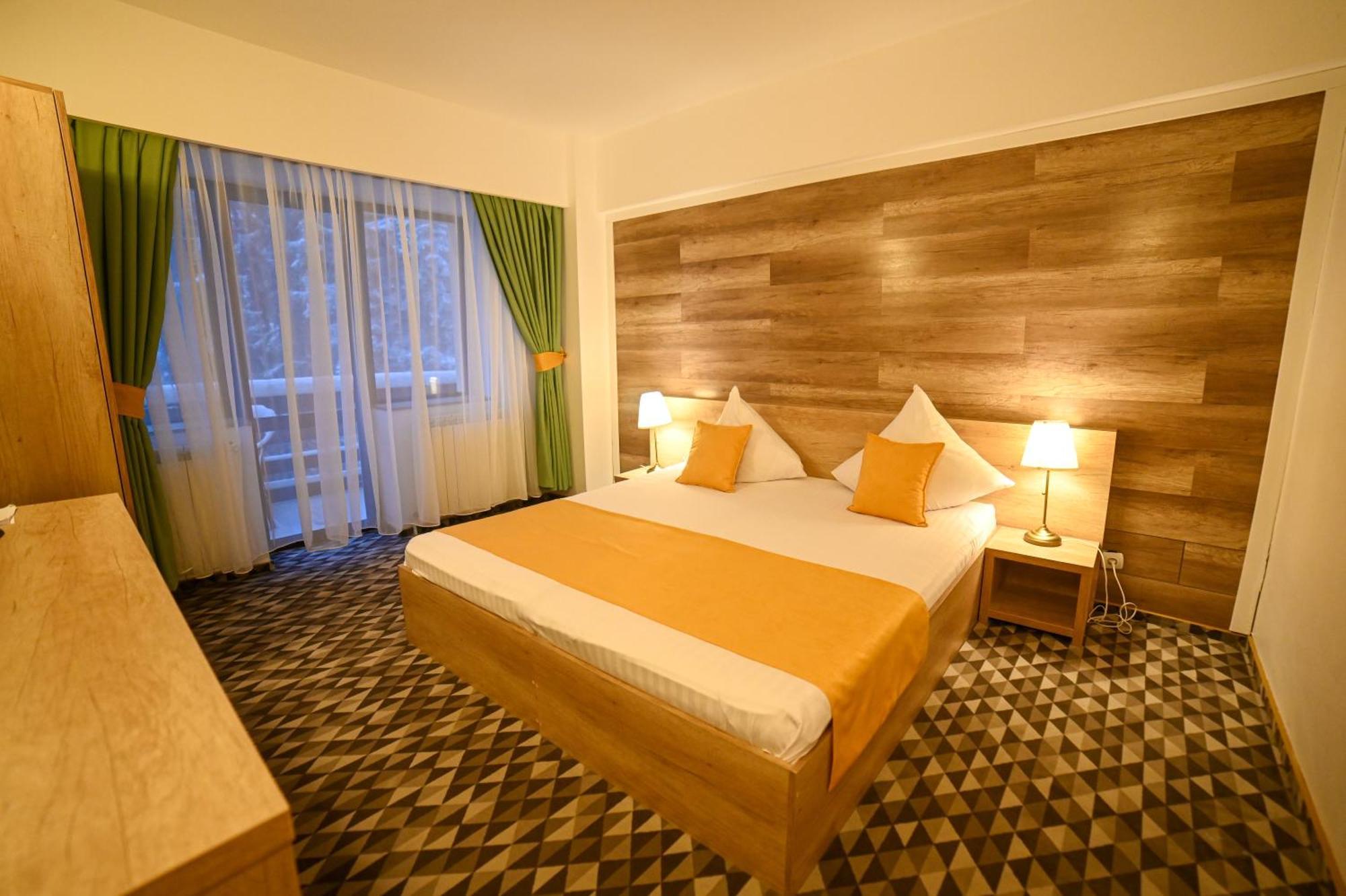 No 107 Predeal Hotel Екстериор снимка