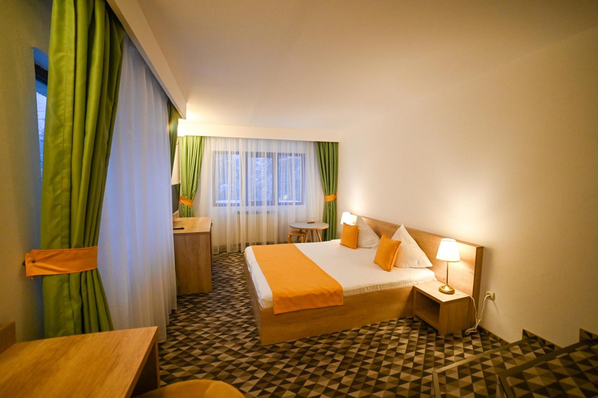 No 107 Predeal Hotel Екстериор снимка