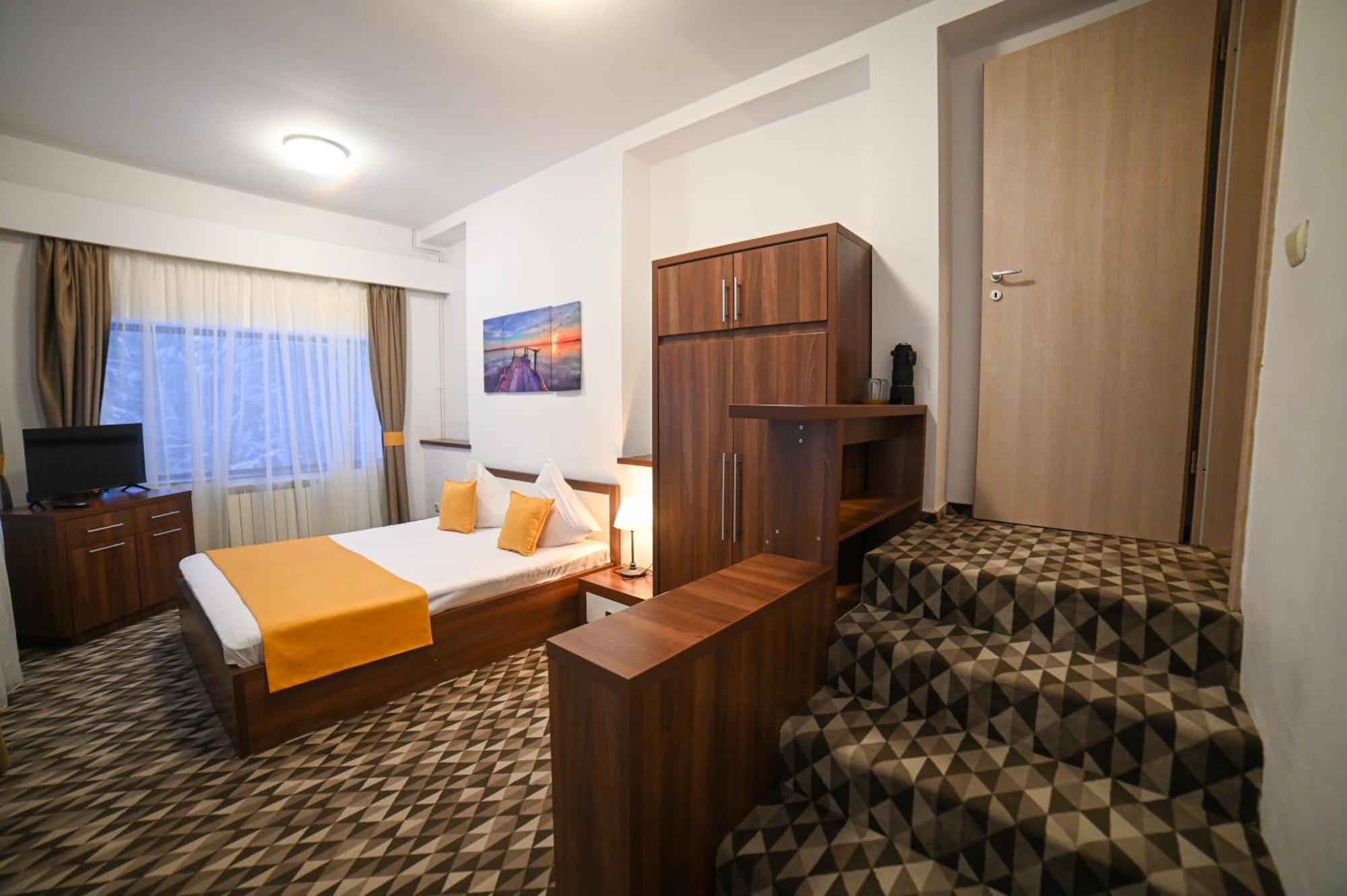 No 107 Predeal Hotel Екстериор снимка