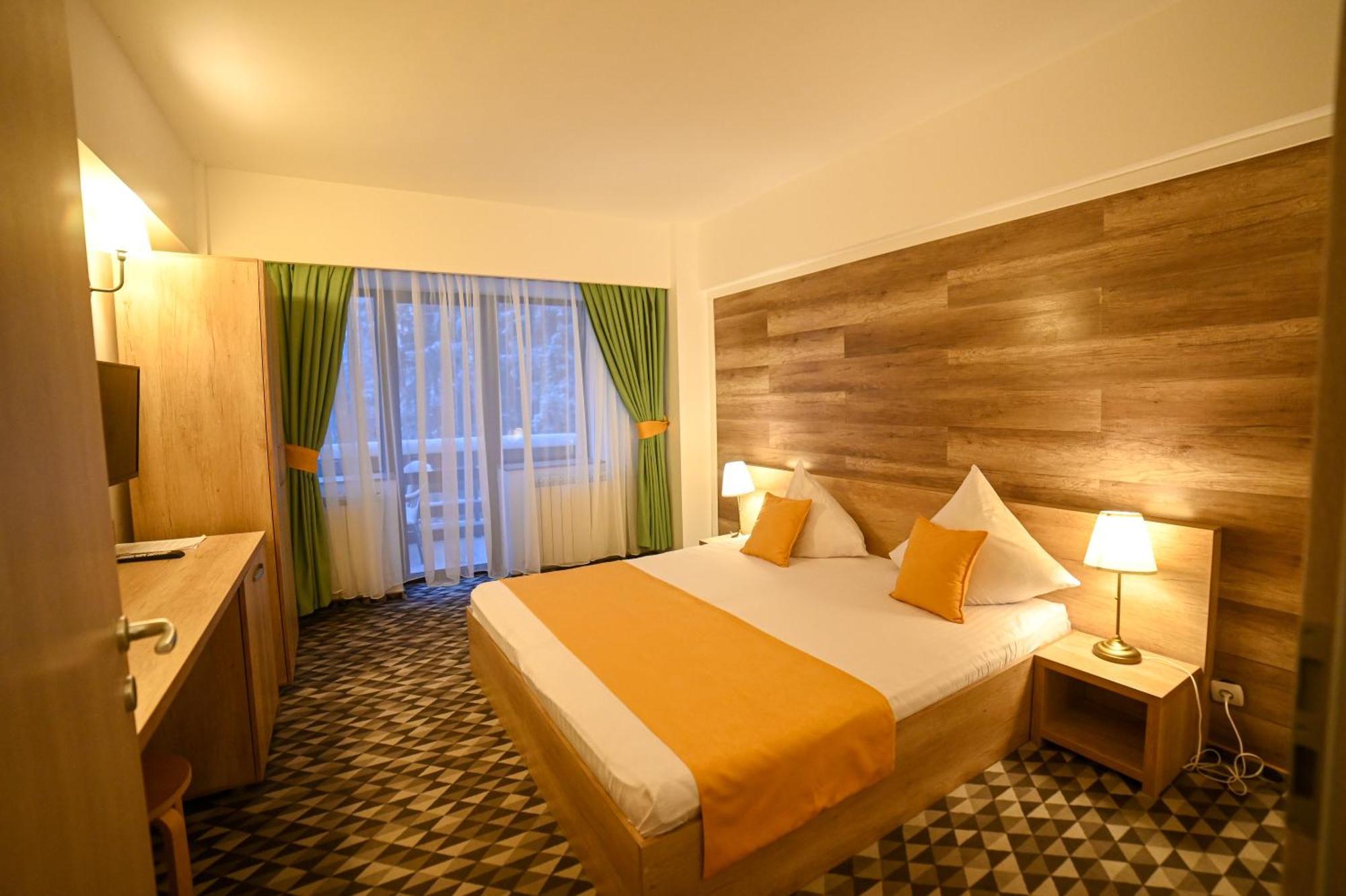 No 107 Predeal Hotel Екстериор снимка