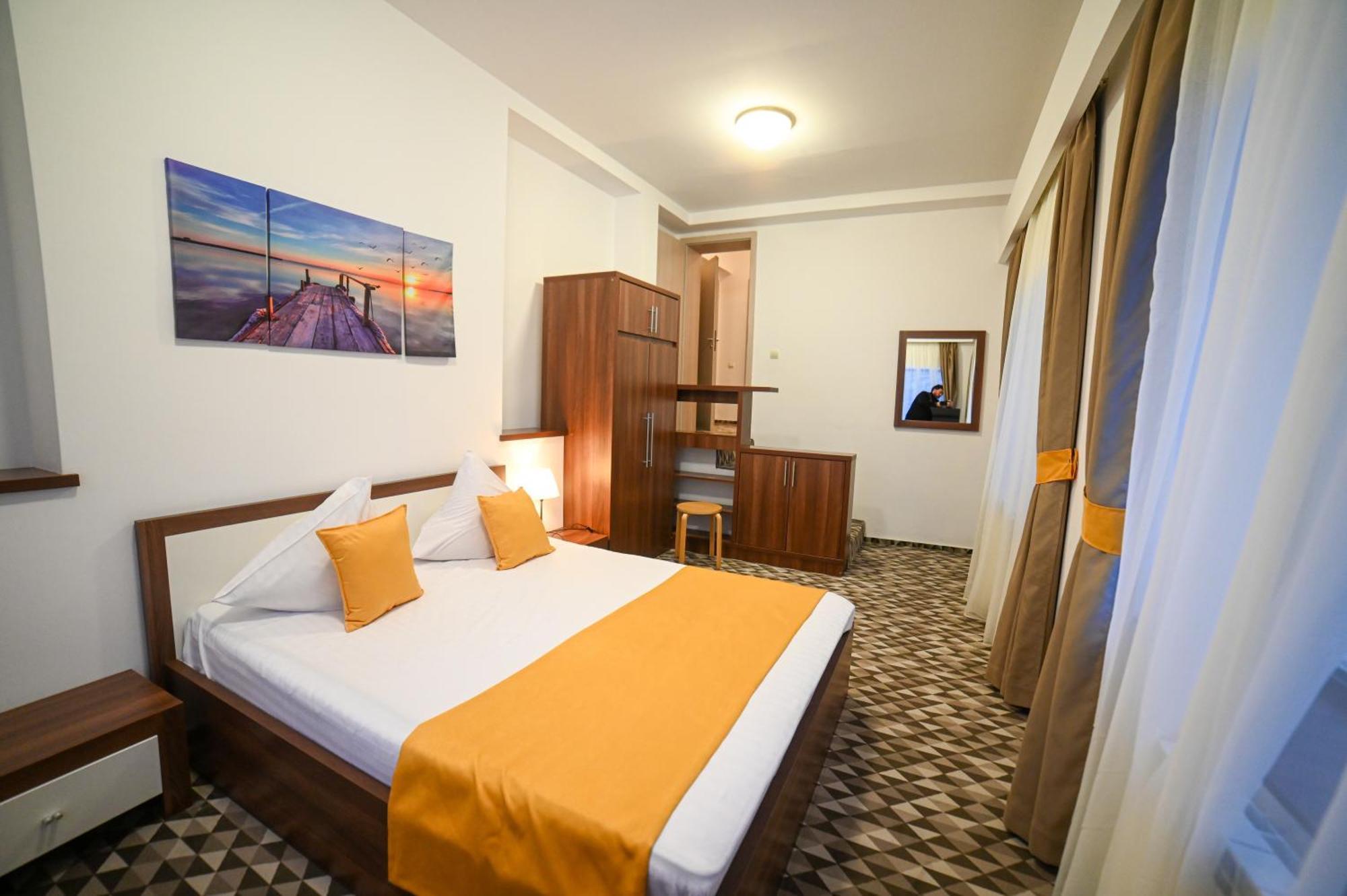 No 107 Predeal Hotel Екстериор снимка