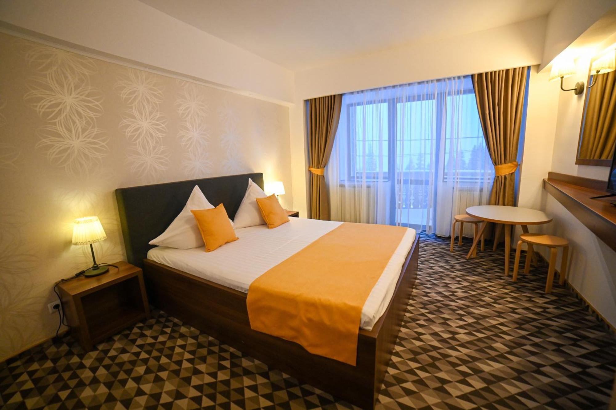 No 107 Predeal Hotel Екстериор снимка