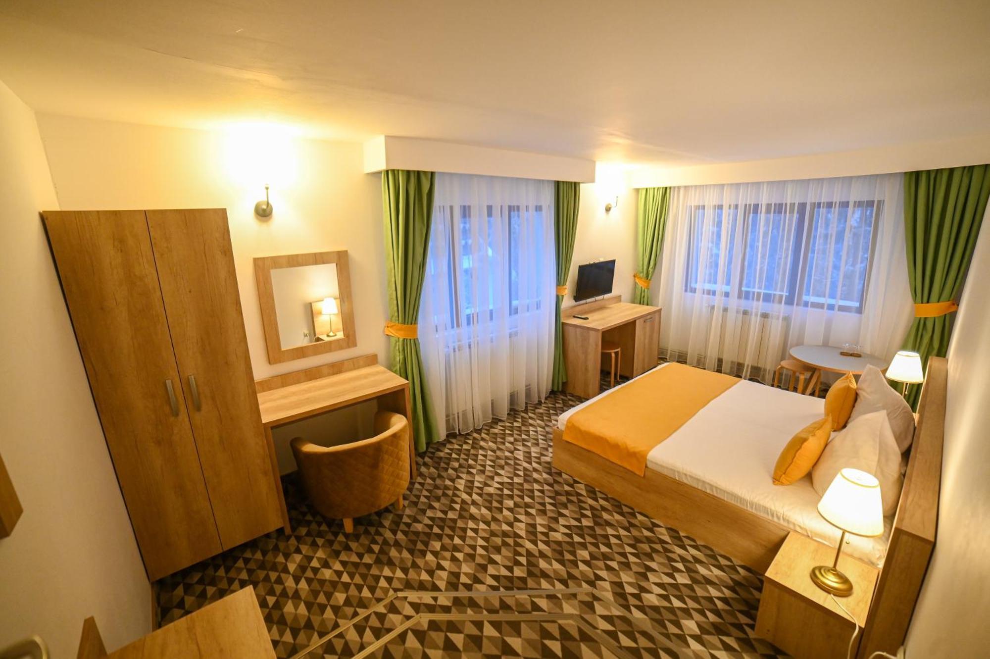 No 107 Predeal Hotel Екстериор снимка