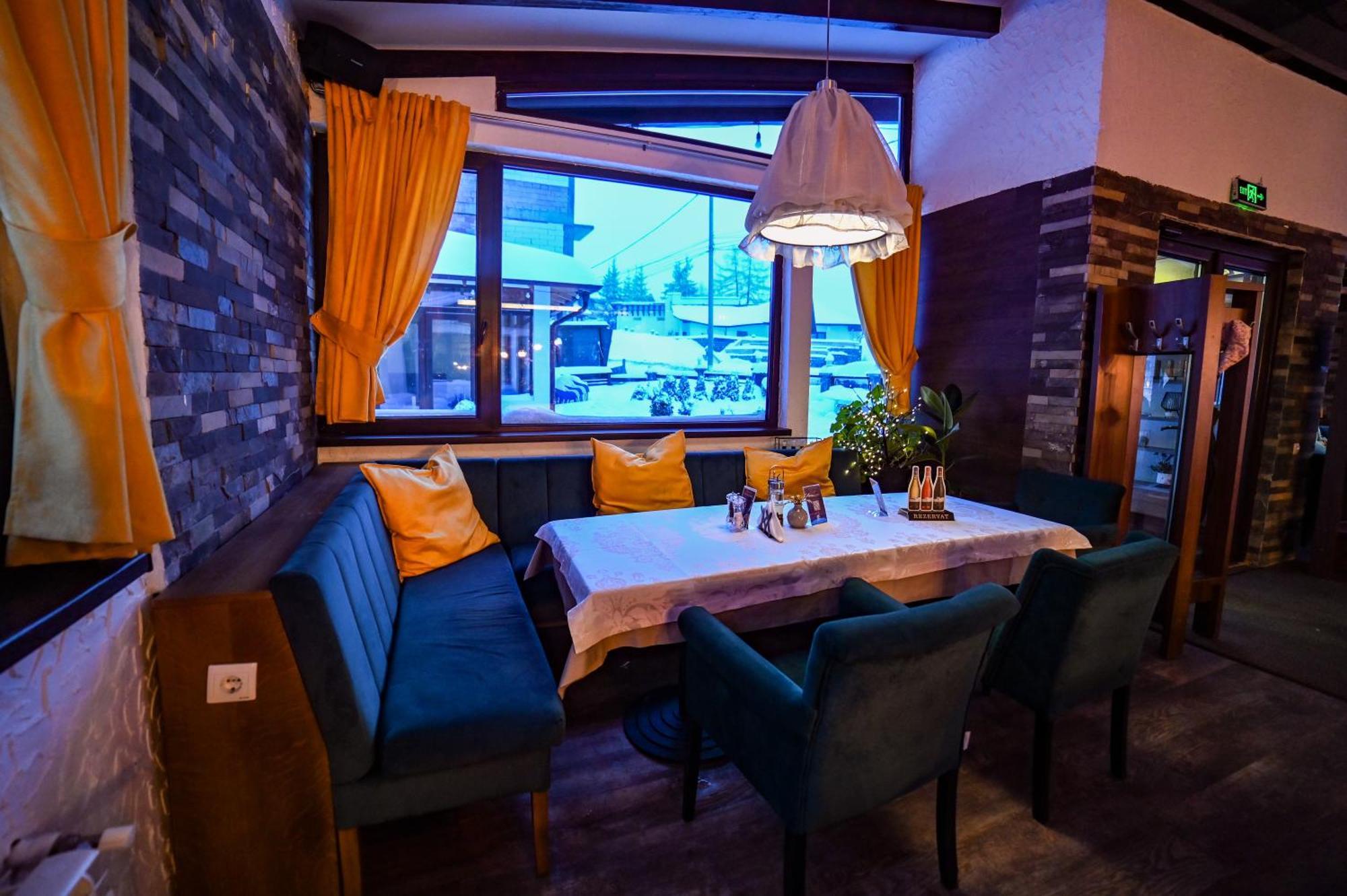 No 107 Predeal Hotel Екстериор снимка