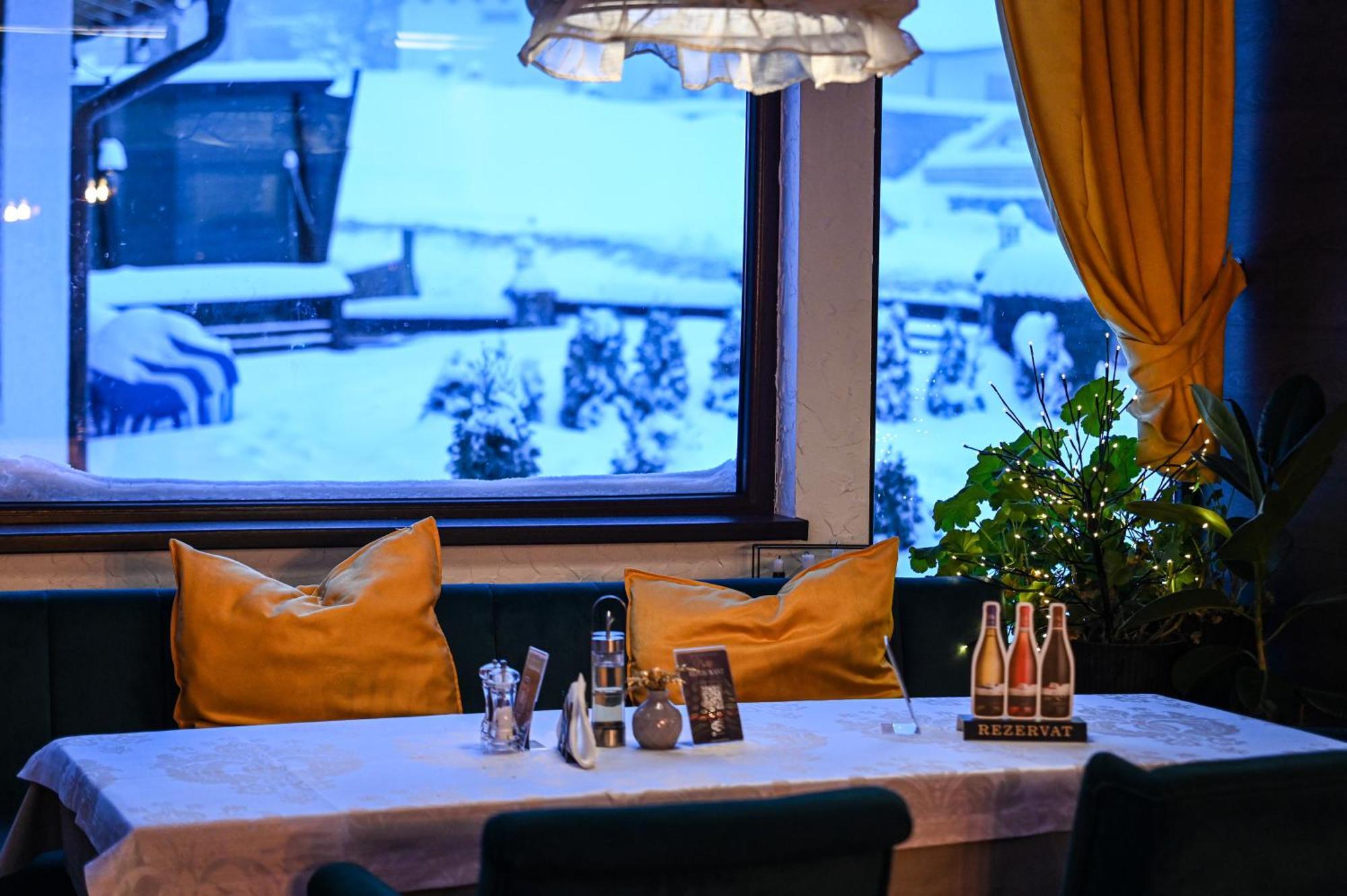 No 107 Predeal Hotel Екстериор снимка