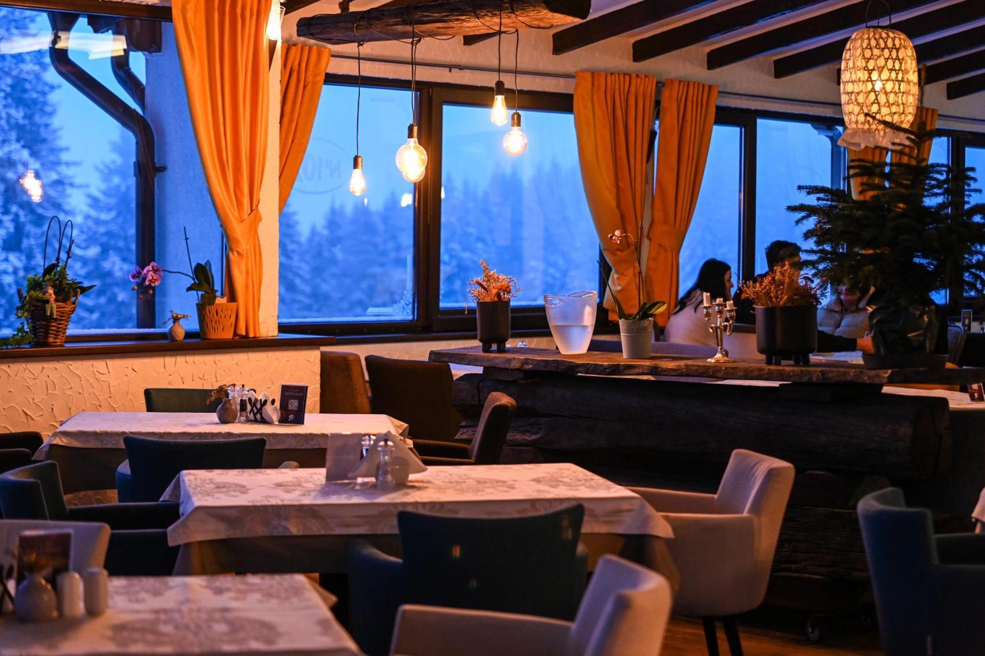 No 107 Predeal Hotel Екстериор снимка