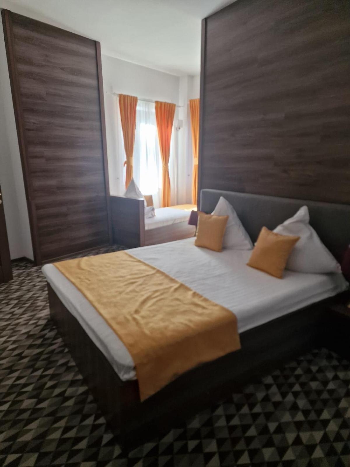 No 107 Predeal Hotel Екстериор снимка