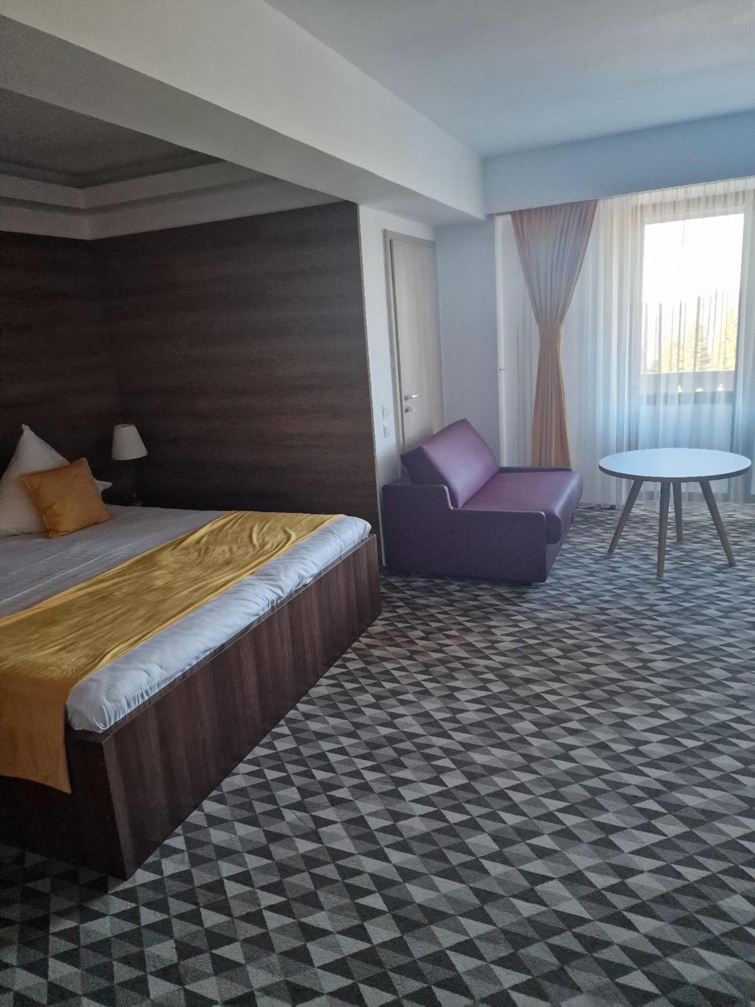 No 107 Predeal Hotel Екстериор снимка